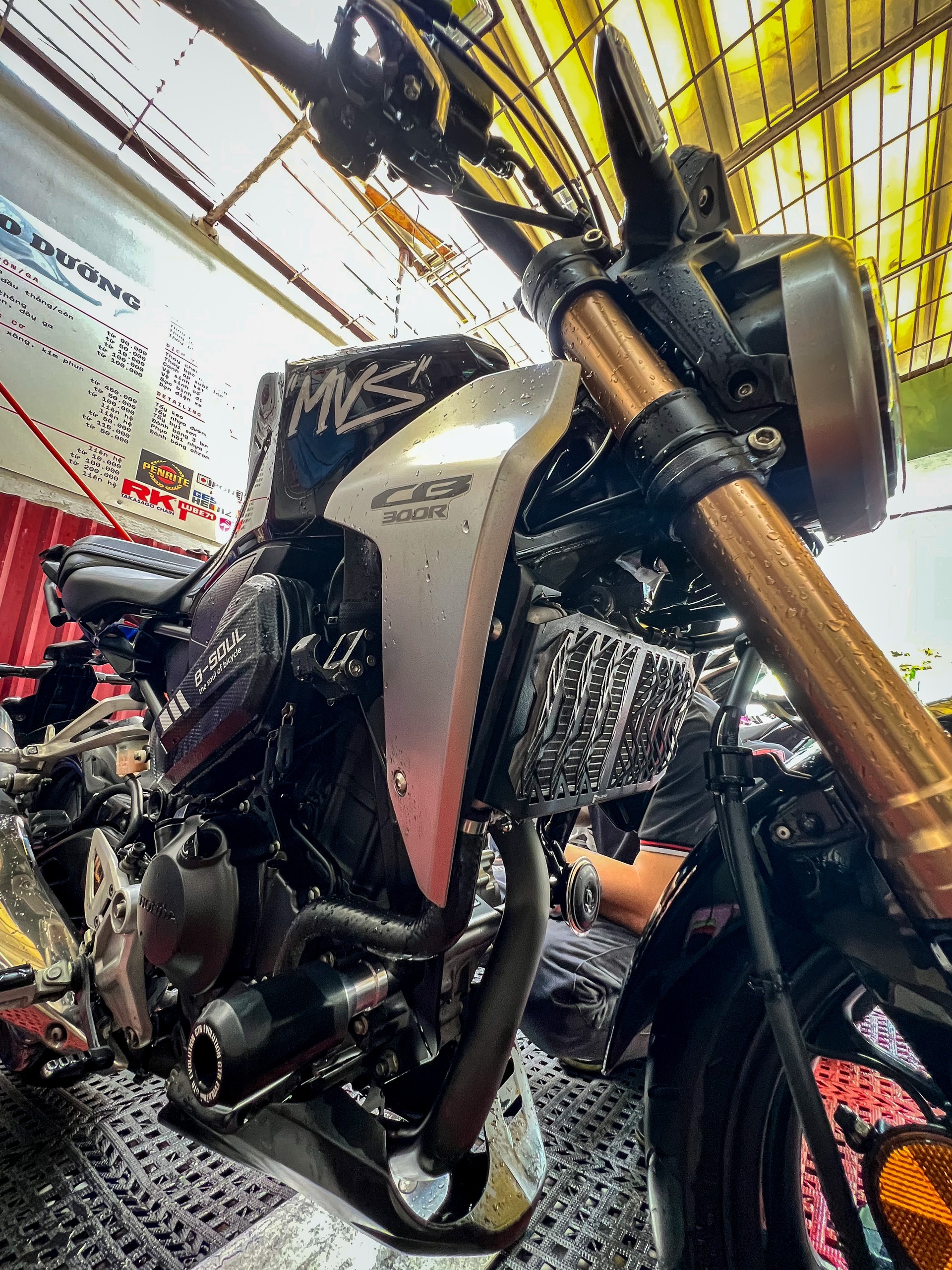 CHE KÉT NƯỚC TALISMAN CHO CB300R CHE KÉT NƯỚC TALISMAN CHO CB300R