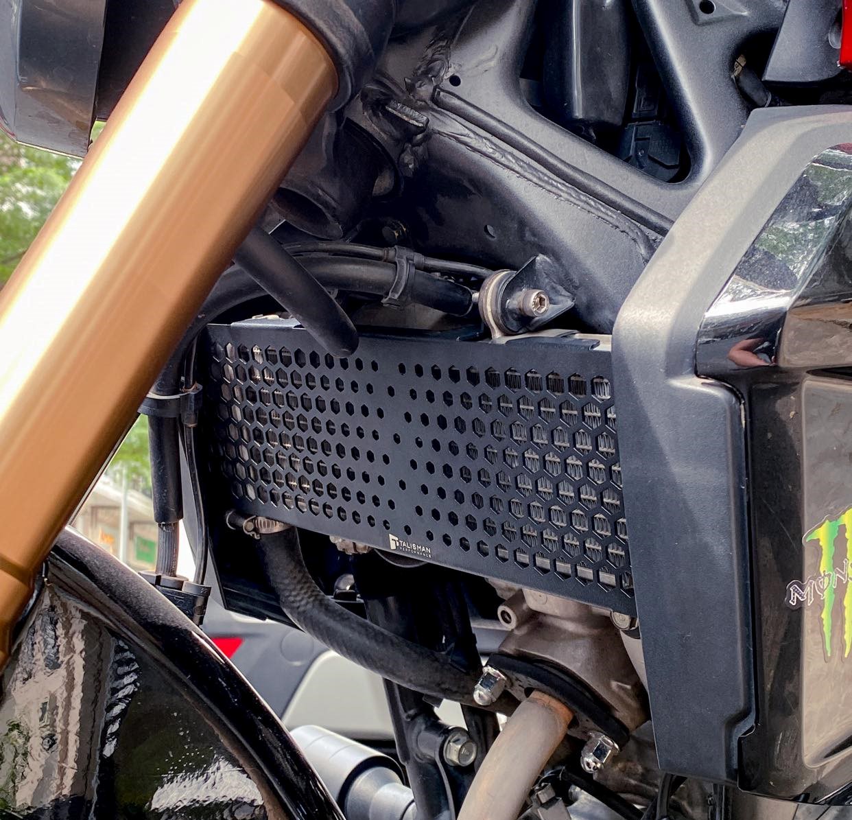 CHE KÉT NƯỚC TALISMAN CHO CB150R NEO SPORT CAFE CHE KÉT NƯỚC TALISMAN CHO CB150R NEO SPORT CAFE