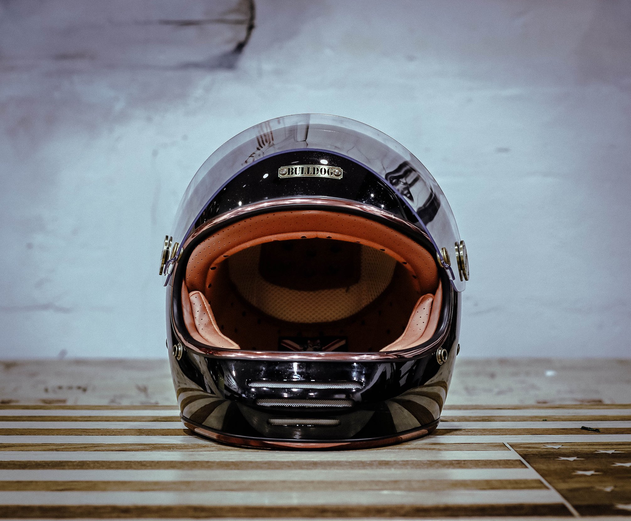 Mặt trước của Mũ Fullface Bulldog Torii Đen Bóng Mặt trước của Mũ Fullface Bulldog Torii Đen Bóng