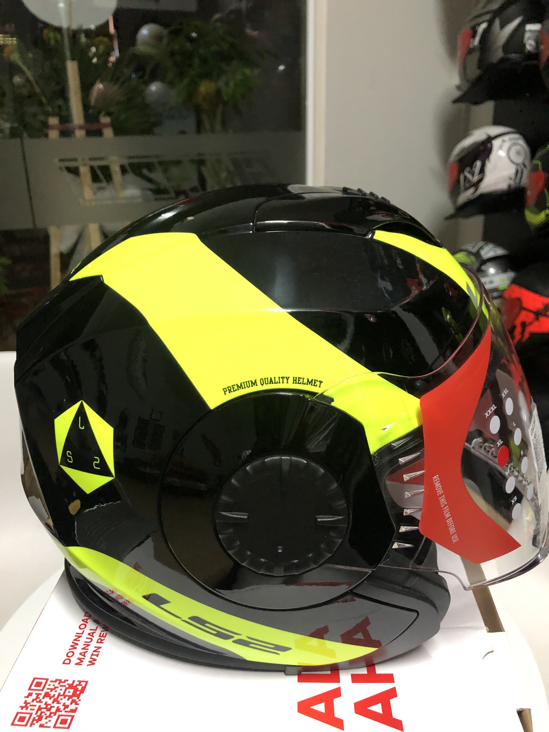 Vỏ Mũ 3/4 LS2 OF570 Verso Technik Đen Vàng Vỏ Mũ 3/4 LS2 OF570 Verso Technik Đen Vàng