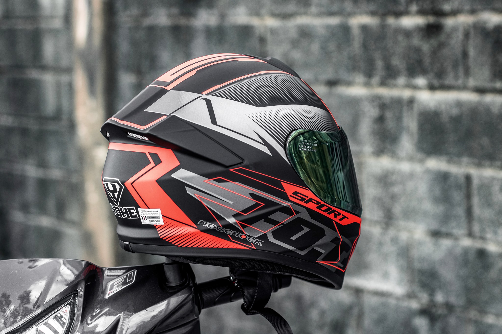 Đuôi vuốt gió Mũ Fullface Yohe 977 Đen Cam Nhám Đuôi vuốt gió Mũ Fullface Yohe 977 Đen Cam Nhám