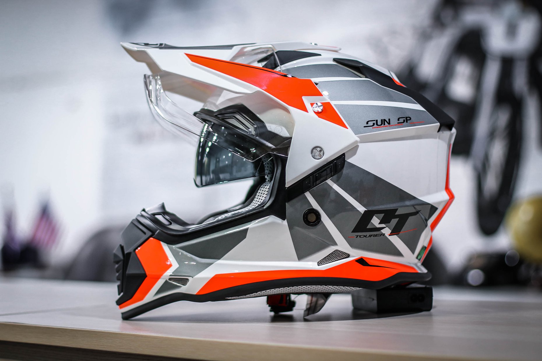 Mũ Dual Sport Yohe 632A Adventure Trắng Đỏ Mũ Dual Sport Yohe 632A Adventure Trắng Đỏ