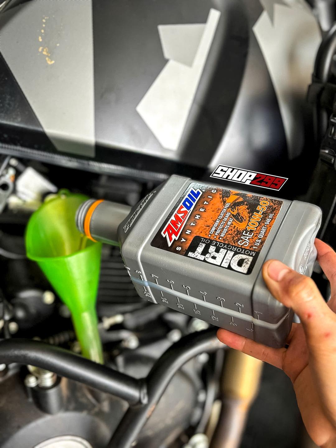 AMSOIL DIRT BIKE 10W50 100% SYNTHETIC - 946ML AMSOIL DIRT BIKE 10W50 100% SYNTHETIC - 946ML