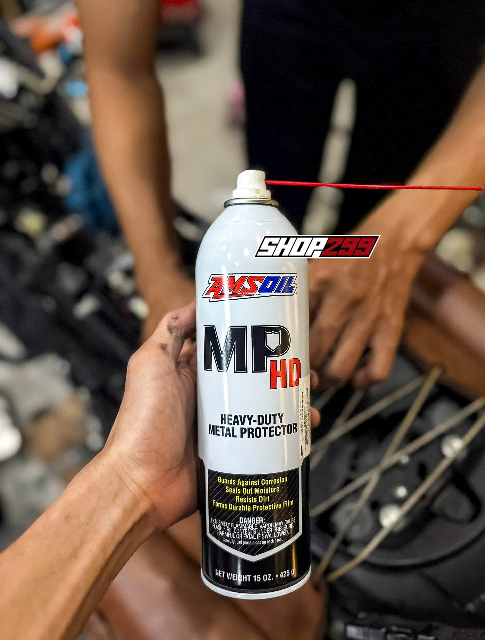 AMSOIL HEAVY-DUTY METAL PROTECTOR - CHAI XỊT BẢO VỆ CHỐNG GỈ - 425G AMSOIL HEAVY-DUTY METAL PROTECTOR - CHAI XỊT BẢO VỆ CHỐNG GỈ - 425G