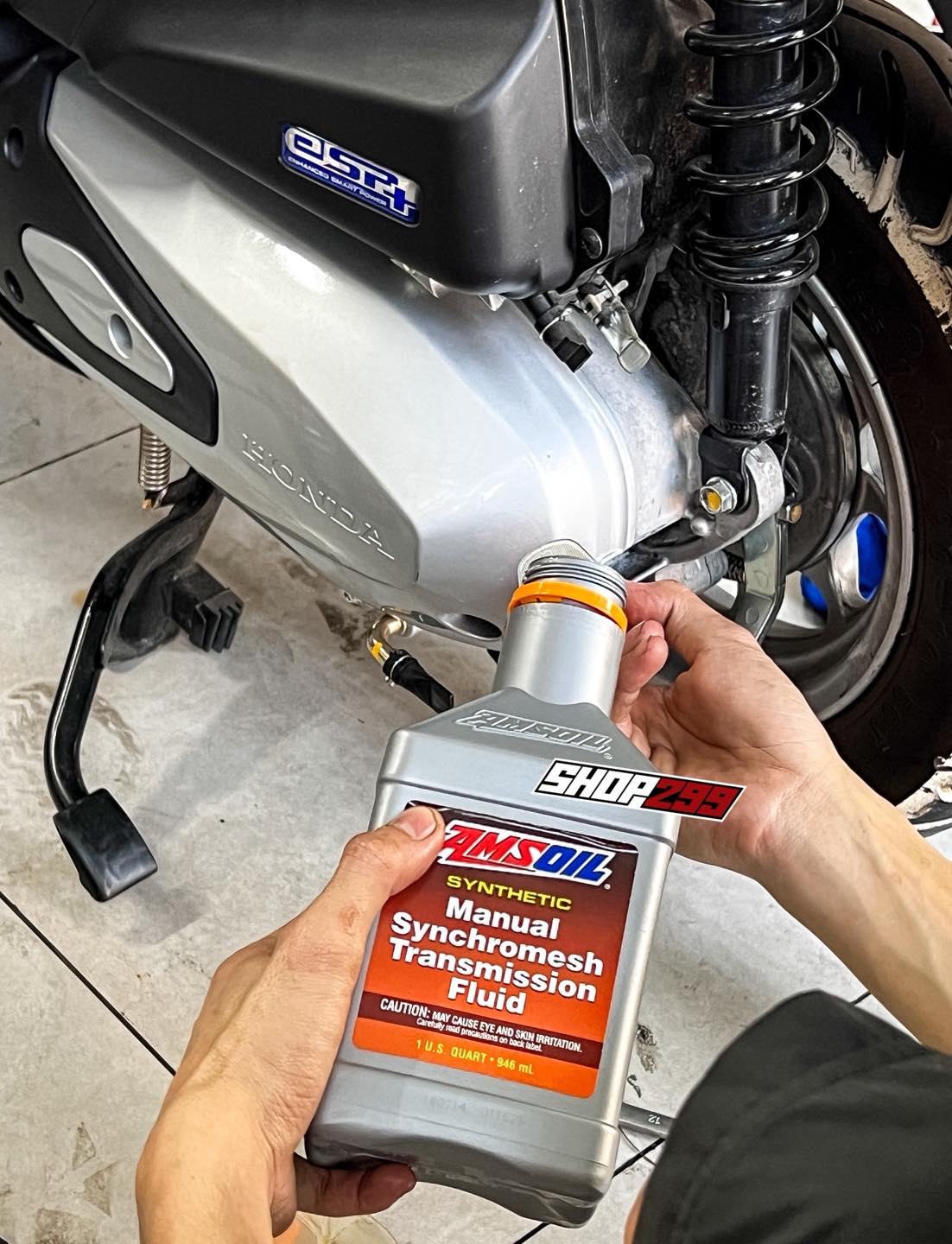 NHỚT HỘP SỐ SÀN AMSOIL 100% SYNTHETIC MANUAL SYNCHROMESH 70W80 GL-4 - 946ML NHỚT HỘP SỐ SÀN AMSOIL 100% SYNTHETIC MANUAL SYNCHROMESH 70W80 GL-4 - 946ML