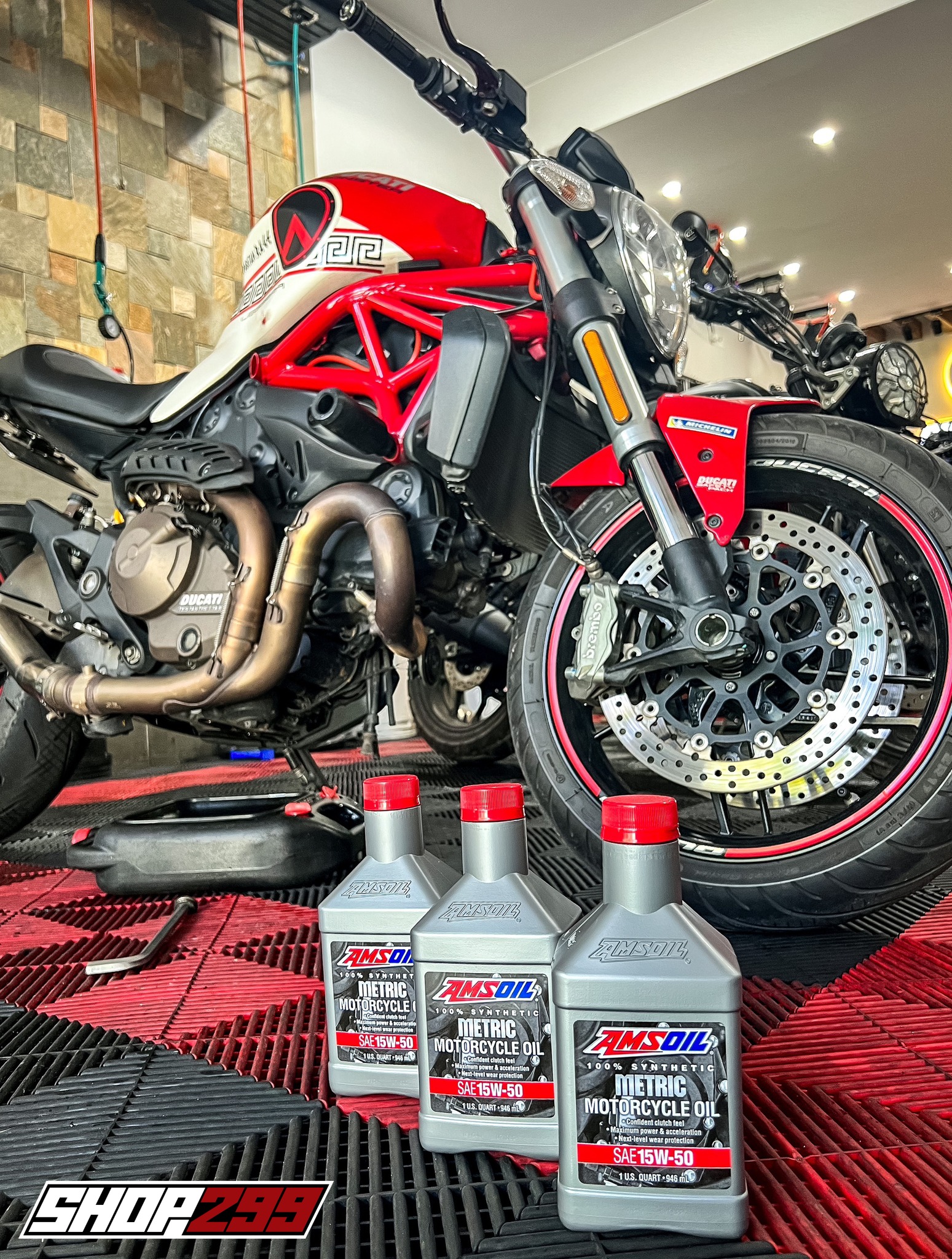 NHỚT AMSOIL METRIC 15W-50 - Quart (946ml) NHỚT AMSOIL METRIC 15W-50 - Quart (946ml)