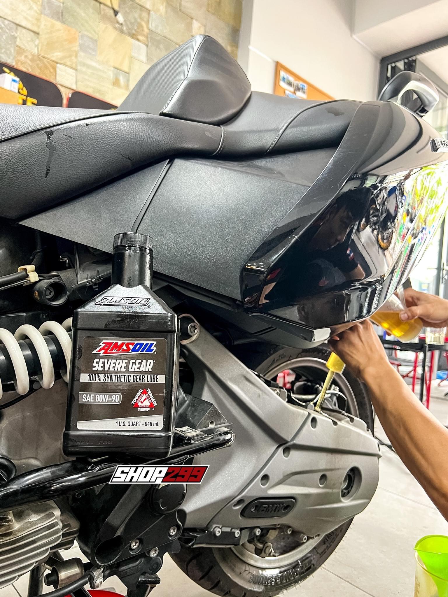 AMSOIL SEVERE GEAR® 80W90 100% SYNTHETIC GEAR LUBE AMSOIL SEVERE GEAR® 80W90 100% SYNTHETIC GEAR LUBE