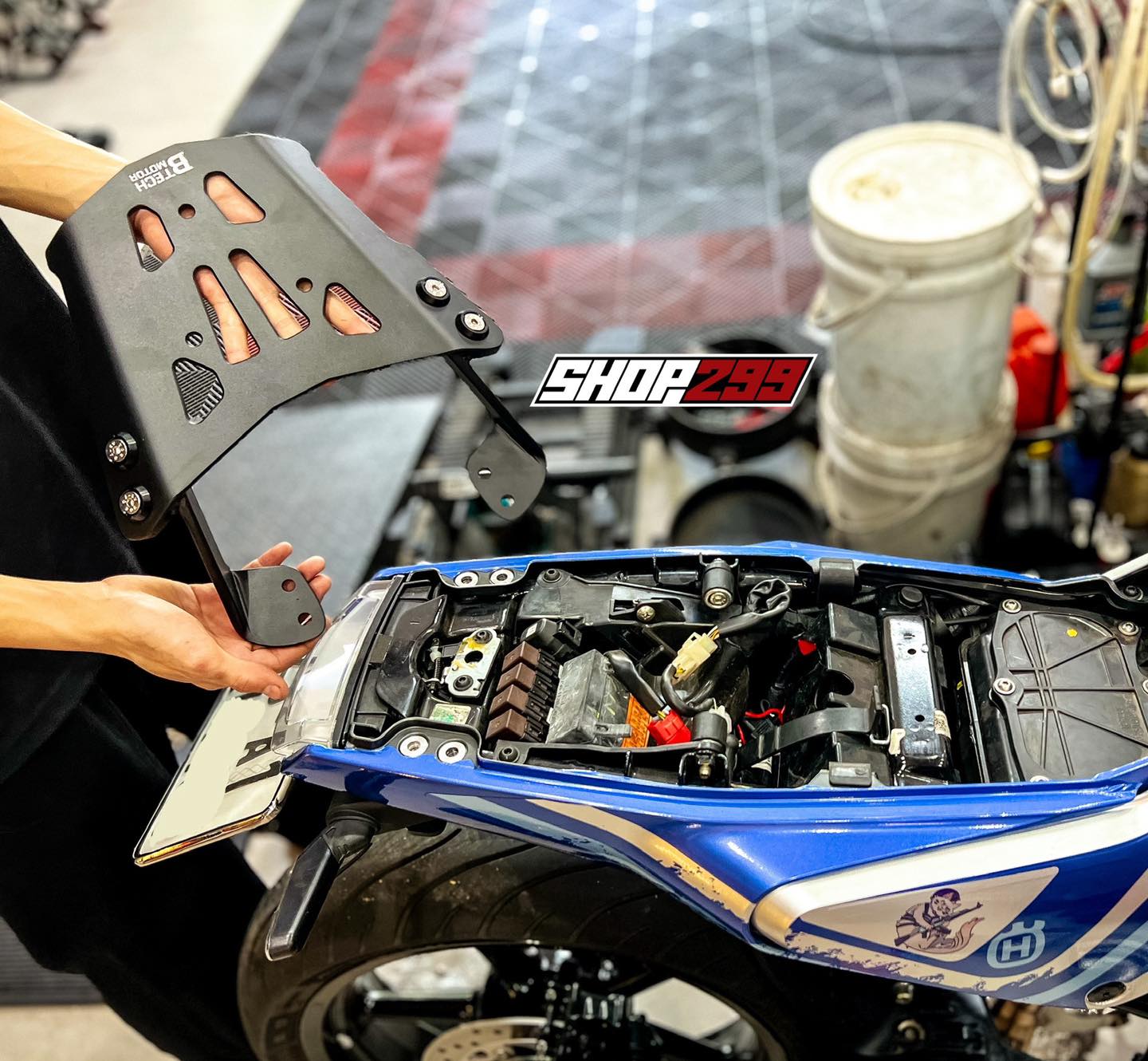 BAGA ĐẾ NHÔM B-TECH CHO HUSQVARNA SVARTPILEN 401 BAGA ĐẾ NHÔM B-TECH CHO HUSQVARNA SVARTPILEN 401