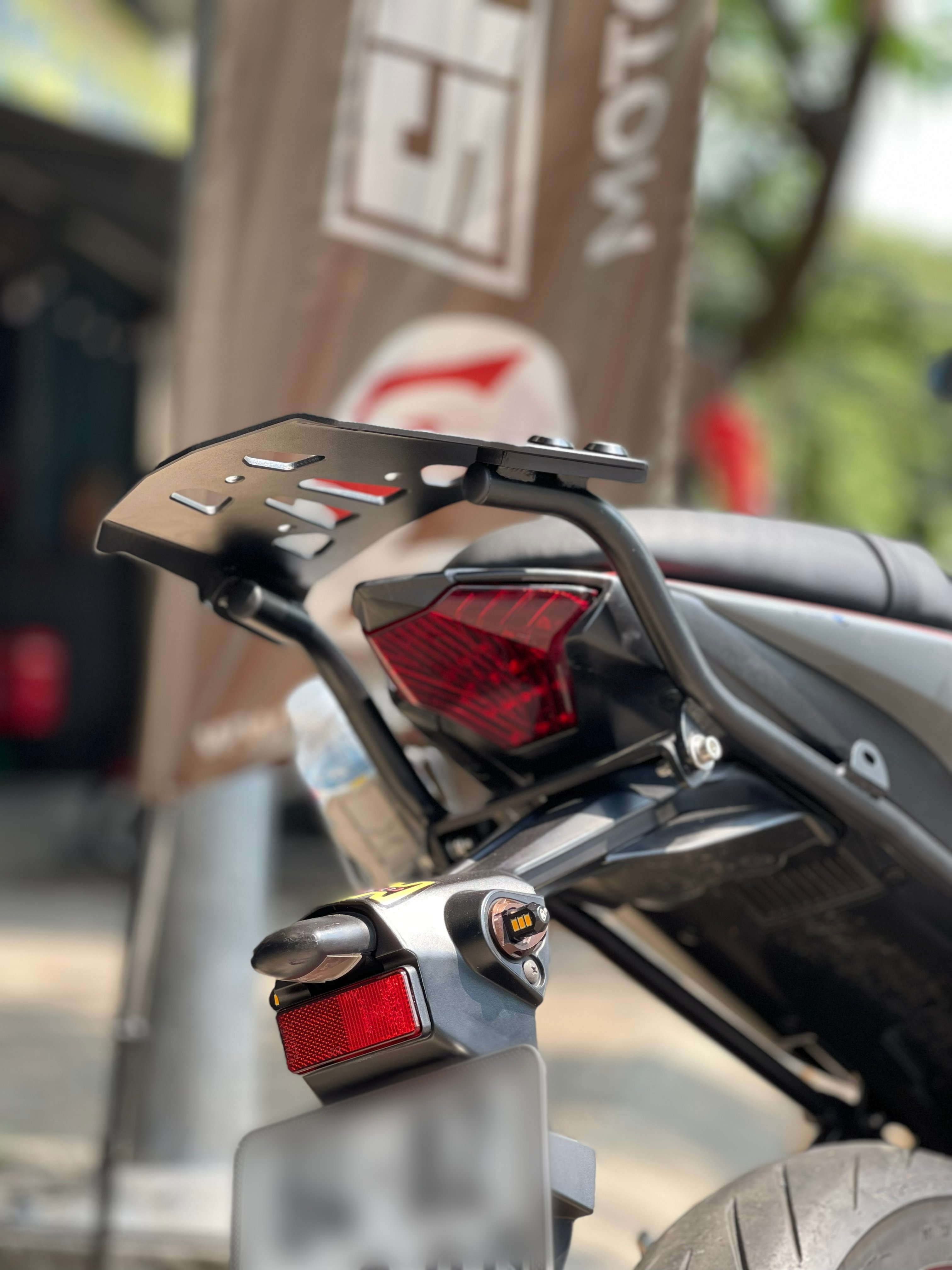 BAGA ĐẾ NHÔM B-TECH CHO YAMAHA R3 BAGA ĐẾ NHÔM B-TECH CHO YAMAHA R3