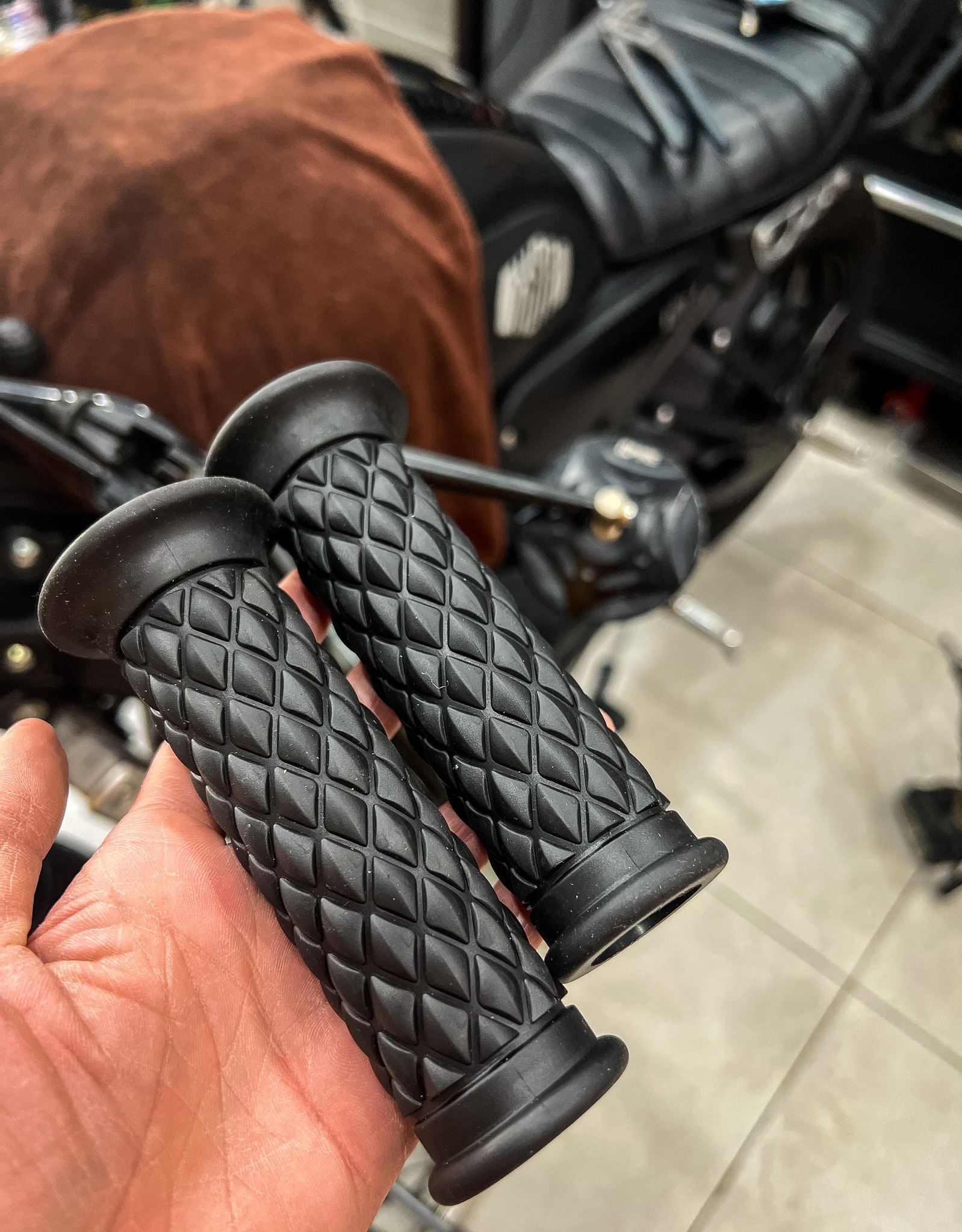 BAO TAY CLASSIC KIỂU BILTWELL THRUSTER PHÙ HỢP CHO CÁC DÒNG XE CLASSIC (XSR155, LEGEND, GPX, BRIXTON, TRIUMPH...) BAO TAY CLASSIC KIỂU BILTWELL THRUSTER PHÙ HỢP CHO CÁC DÒNG XE CLASSIC (XSR155, LEGEND, GPX, BRIXTON, TRIUMPH...)