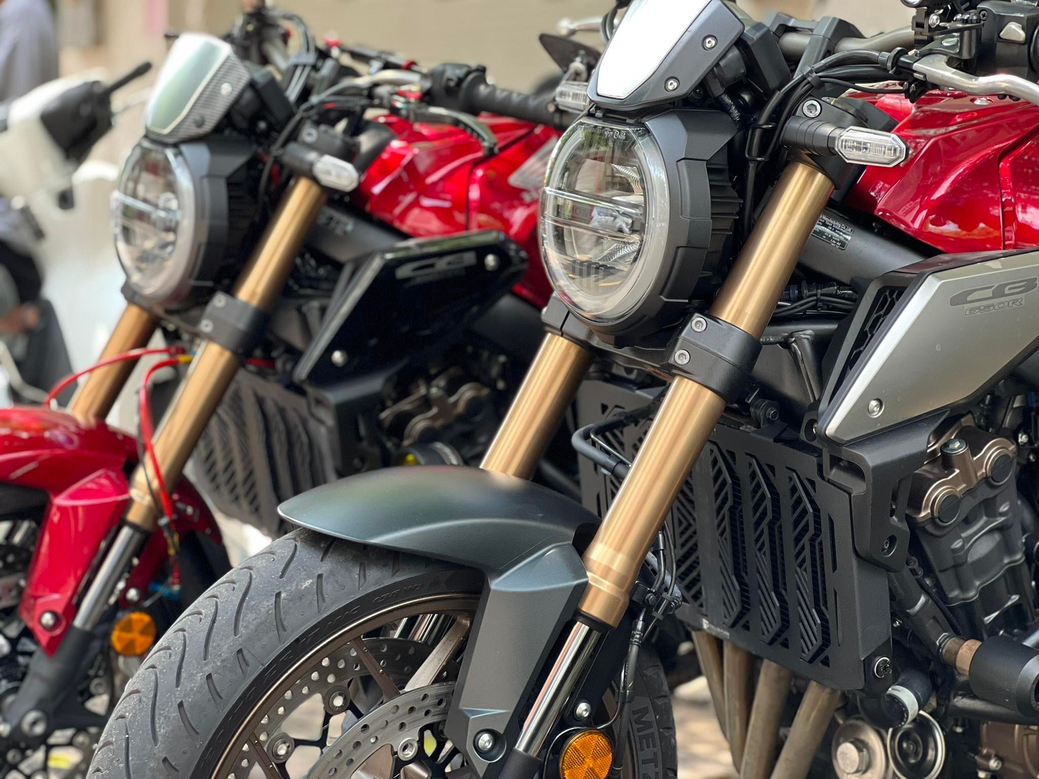 CHE KÉT NƯỚC TALISMAN CHO CB650R NEO SPORT CAFE CHE KÉT NƯỚC TALISMAN CHO CB650R NEO SPORT CAFE