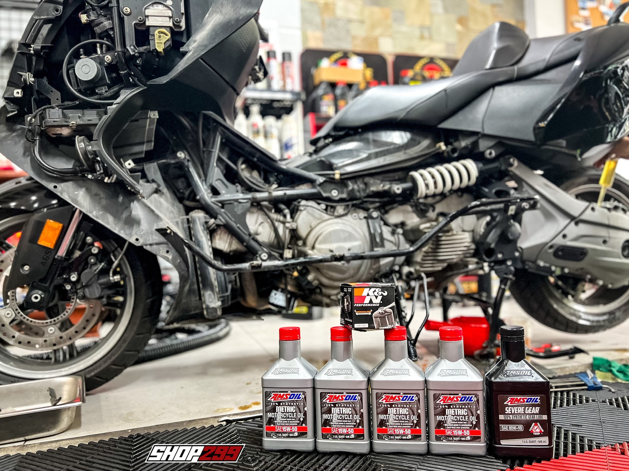 NHỚT AMSOIL METRIC 15W-50 - Quart (946ml) NHỚT AMSOIL METRIC 15W-50 - Quart (946ml)