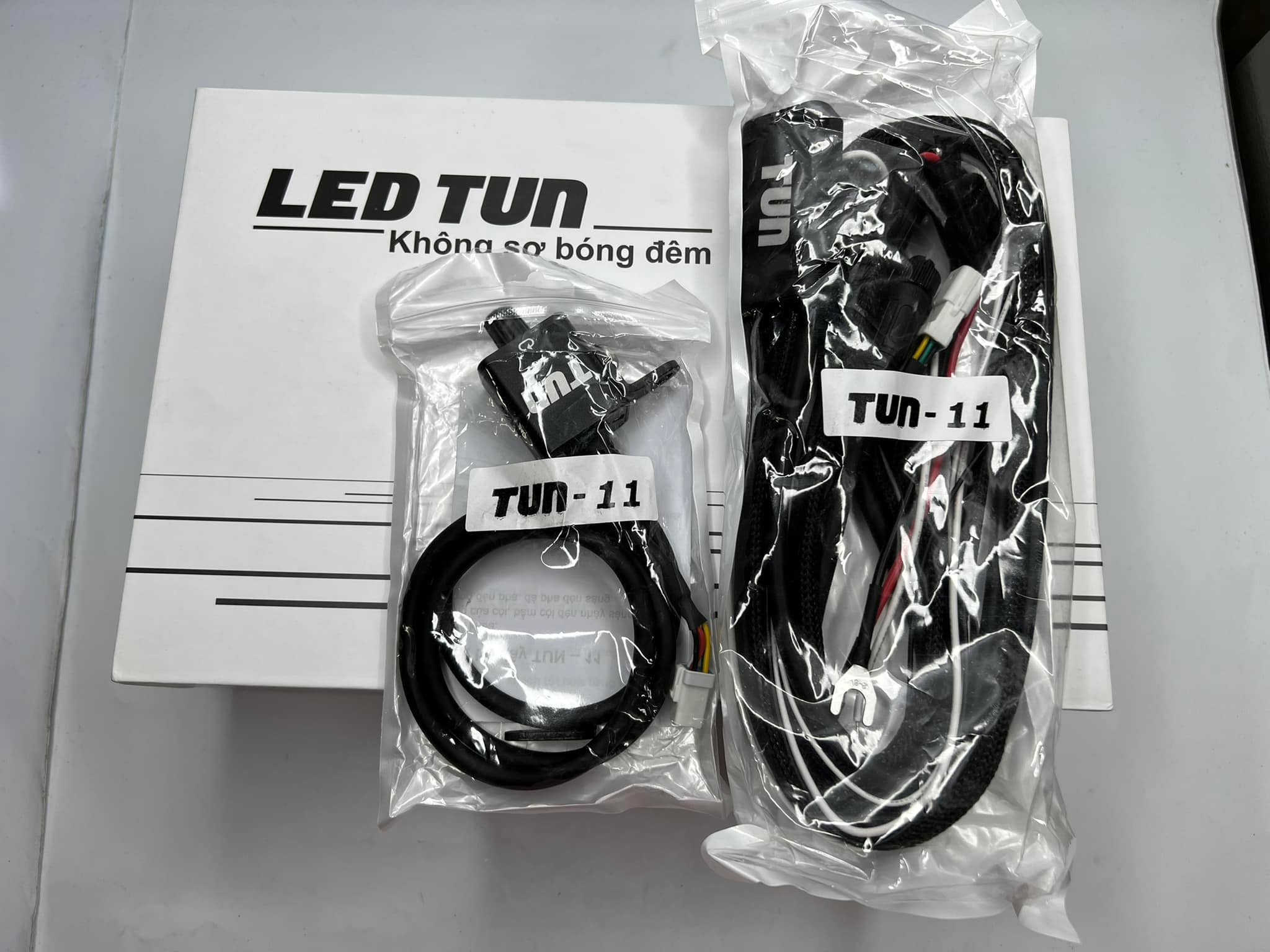 ĐÈN TRỢ SÁNG LED TUN 50C (KÈM BỘ DÂY TUN-11) ĐÈN TRỢ SÁNG LED TUN 50C (KÈM BỘ DÂY TUN-11)