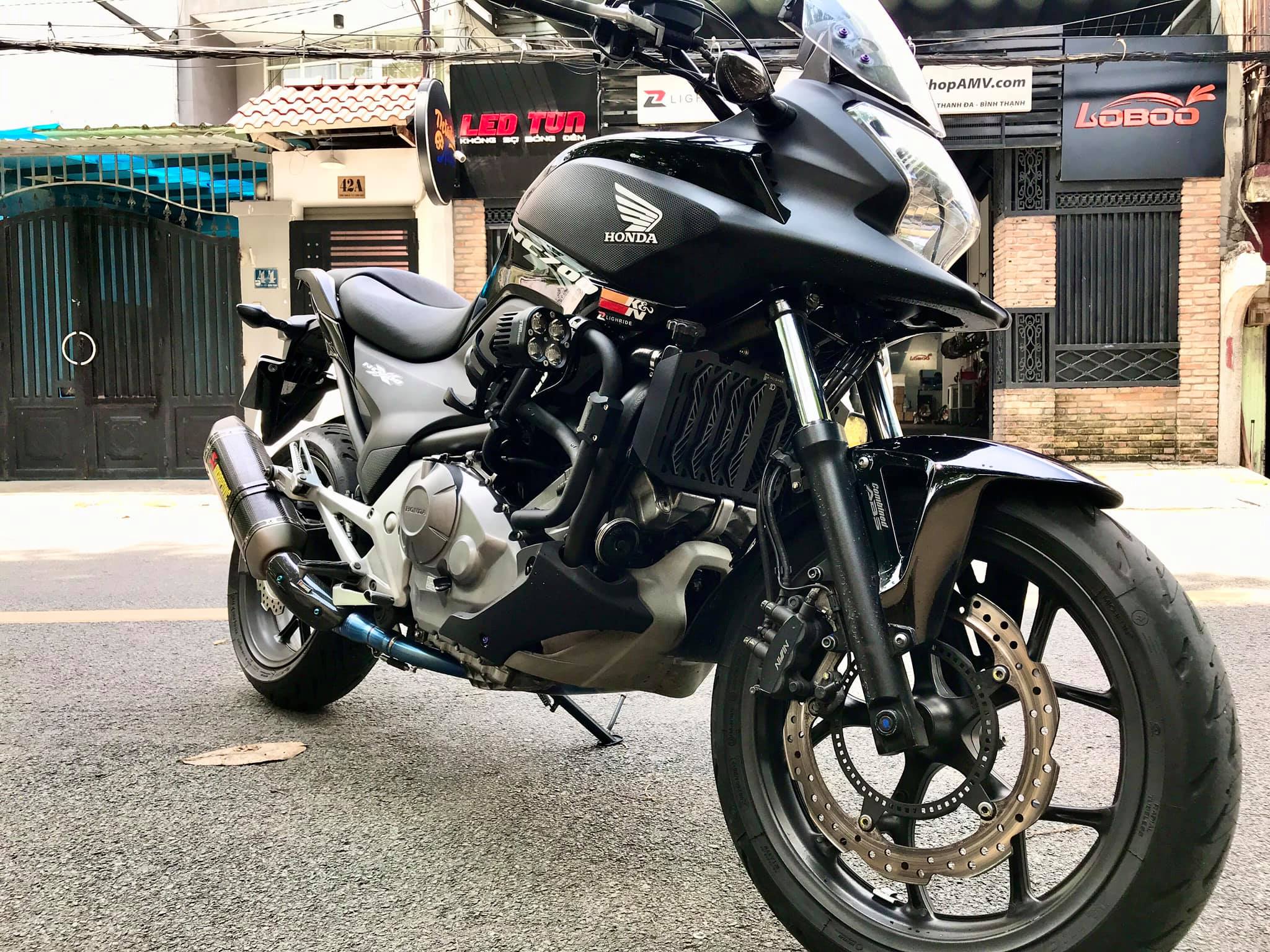 CHE KÉT NƯỚC TALISMAN CHO HONDA NC700X CHE KÉT NƯỚC TALISMAN CHO HONDA NC700X