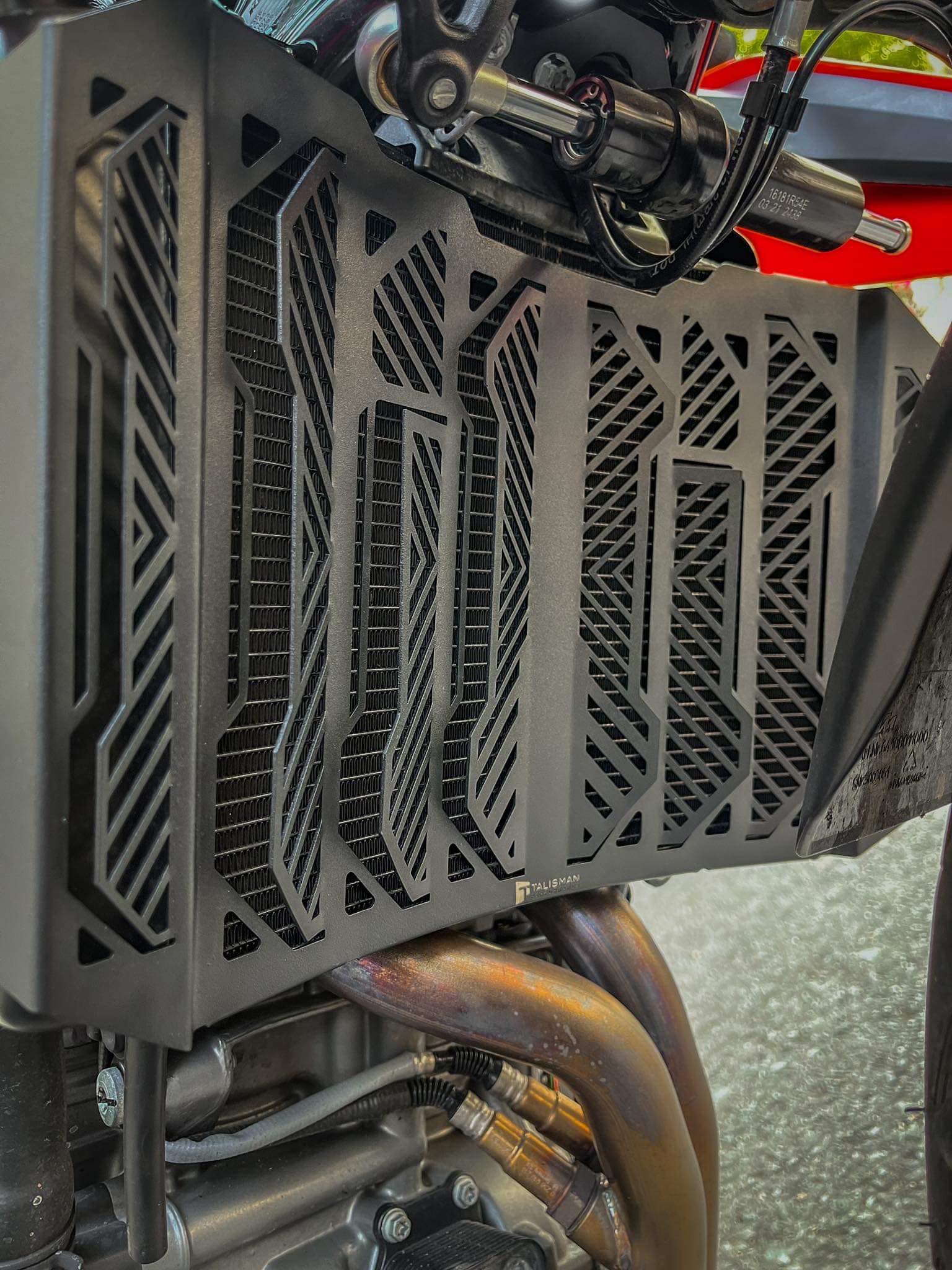 CHE KÉT NƯỚC TALISMAN CHO KTM DUKE 790 2023+ CHE KÉT NƯỚC TALISMAN CHO KTM DUKE 790 2023+