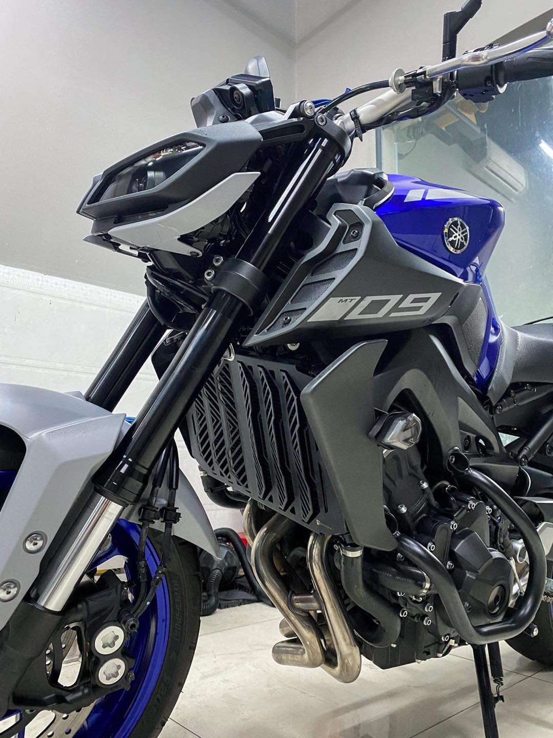 CHE KÉT NƯỚC TALISMAN CHO YAMAHA MT-09 CHE KÉT NƯỚC TALISMAN CHO YAMAHA MT-09