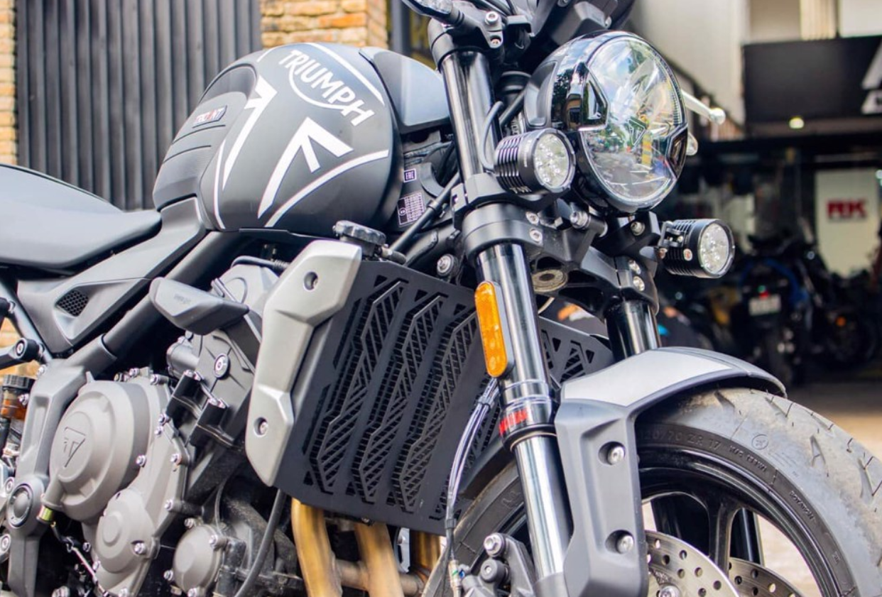 CHE KÉT NƯỚC TALISMAN CHO TRIUMPH TRIDENT 660 CHE KÉT NƯỚC TALISMAN CHO TRIUMPH TRIDENT 660