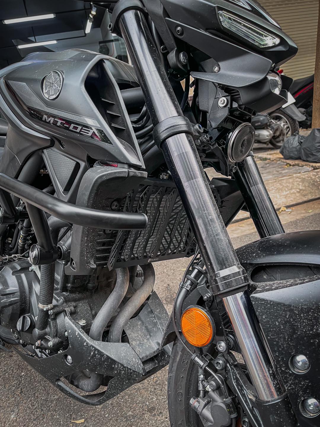 CHE KÉT NƯỚC TALISMAN CHO YAMAHA MT-03 CHE KÉT NƯỚC TALISMAN CHO YAMAHA MT-03