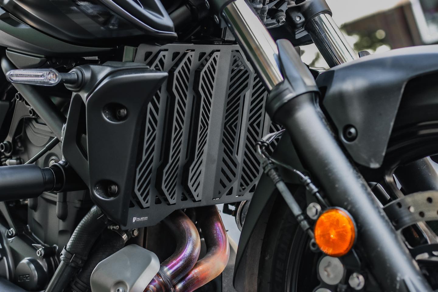 CHE KÉT NƯỚC TALISMAN CHO YAMAHA MT-07 21+ CHE KÉT NƯỚC TALISMAN CHO YAMAHA MT-07 21+