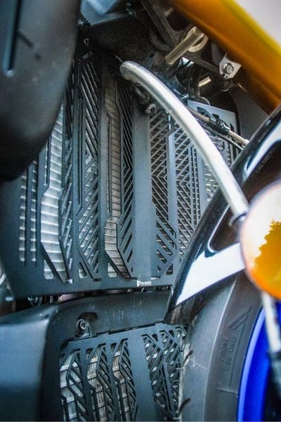 CHE KÉT NƯỚC TALISMAN CHO YAMAHA MT10 SP CHE KÉT NƯỚC TALISMAN CHO YAMAHA MT10 SP