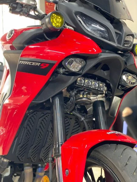 CHE KÉT NƯỚC TALISMAN CHO YAMAHA TRACER 9 2022+ CHE KÉT NƯỚC TALISMAN CHO YAMAHA TRACER 9 2022+