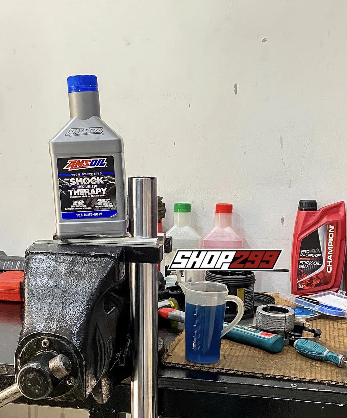 DẦU PHUỘC AMSOIL SHOCK THERAPY #10 MEDIUM - 946ML DẦU PHUỘC AMSOIL SHOCK THERAPY #10 MEDIUM - 946ML