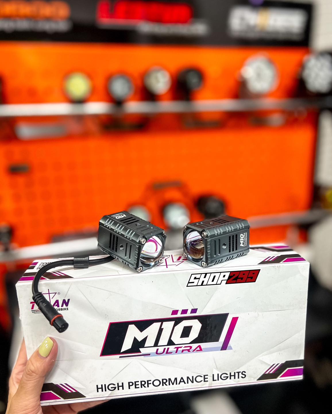 ĐÈN TRỢ SÁNG BI CẦU MINI TITAN MOTO M10 ULTRA ĐÈN TRỢ SÁNG BI CẦU MINI TITAN MOTO M10 ULTRA