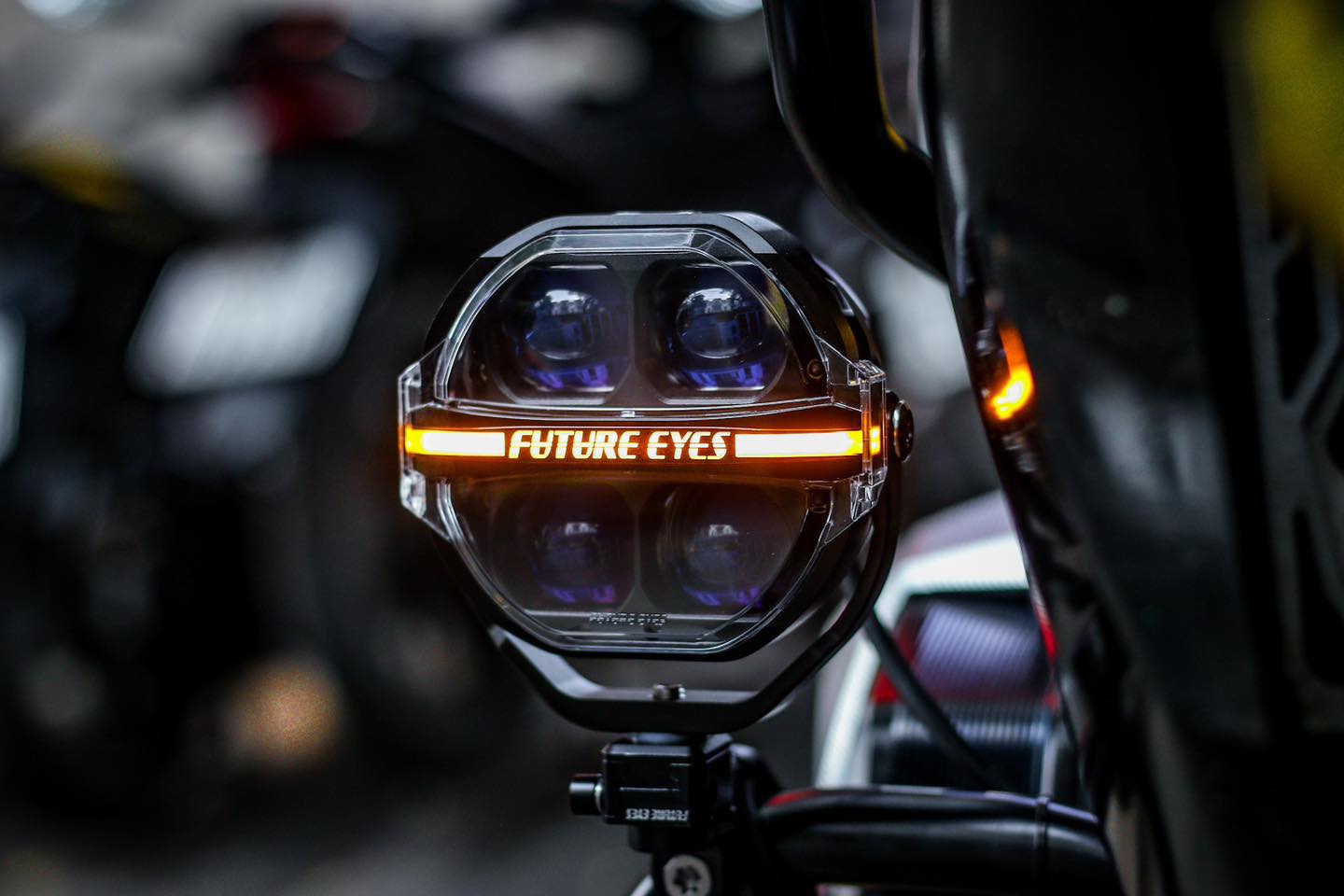 ĐÈN TRỢ SÁNG BI CẦU BMA FUTURE EYES X-100 ĐÈN TRỢ SÁNG BI CẦU BMA FUTURE EYES X-100