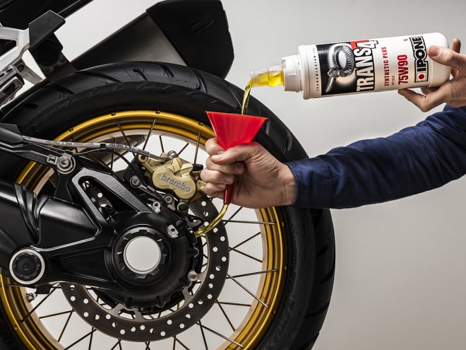 NHỚT HỘP SỐ IPONE TRANS 4 75W90 1L NHỚT HỘP SỐ IPONE TRANS 4 75W90 1L