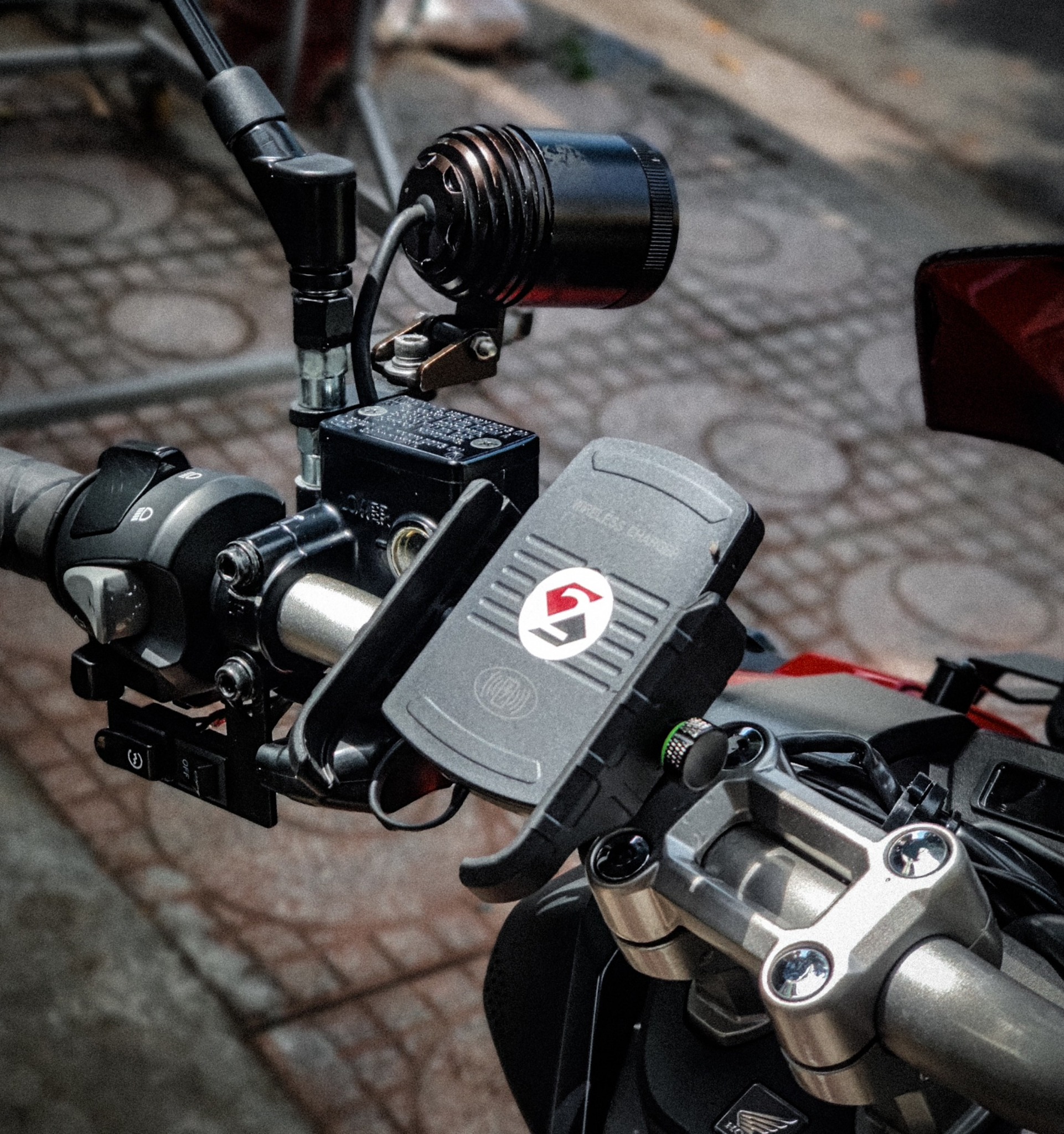 GIÁ ĐỠ ĐIỆN THOẠI IMESTOU CHÍNH HÃNG (SẠC KHÔNG DÂY) GIÁ ĐỠ ĐIỆN THOẠI IMESTOU CHÍNH HÃNG (SẠC KHÔNG DÂY)