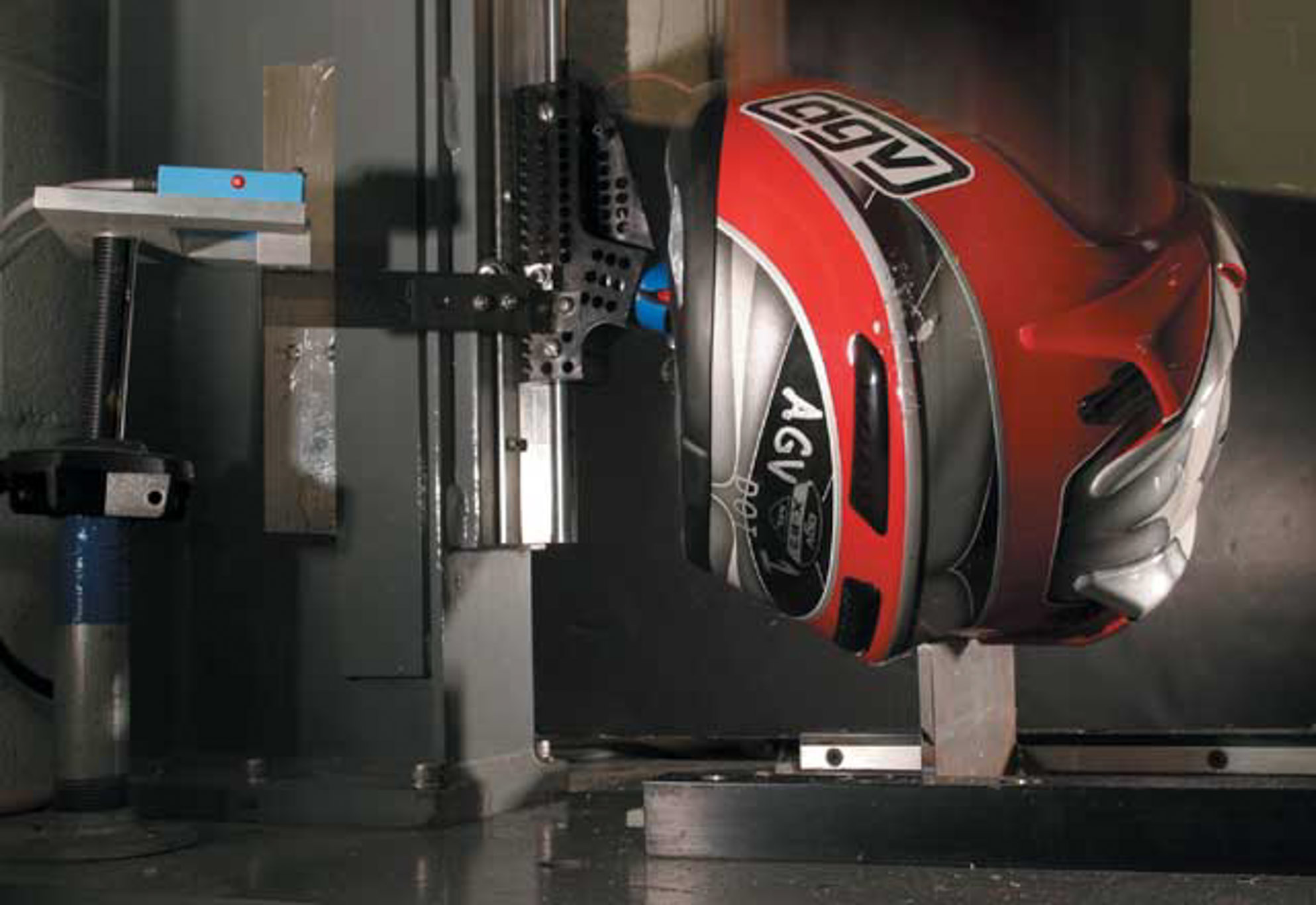 Một chiếc mũ bảo hiểm moto chất lượng sẽ bảo vệ bạn tốt hơn khỏi những rủi ro khi di chuyển  Một chiếc mũ bảo hiểm moto chất lượng sẽ bảo vệ bạn tốt hơn khỏi những rủi ro khi di chuyển