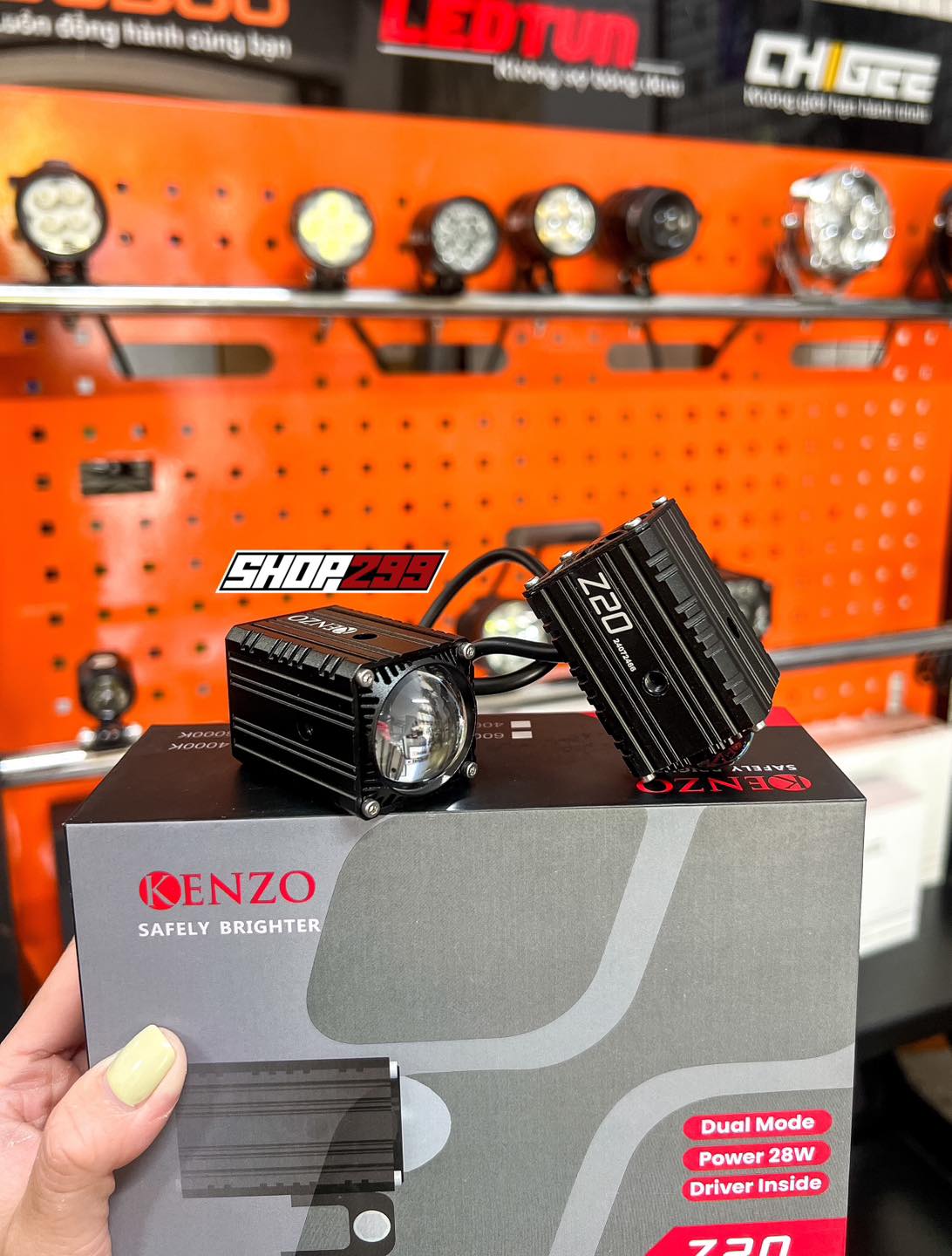 ĐÈN TRỢ SÁNG BI CẦU MINI KENZO Z20 (CHÍNH HÃNG) - PHIÊN BẢN 2024 ĐÈN TRỢ SÁNG BI CẦU MINI KENZO Z20 (CHÍNH HÃNG) - PHIÊN BẢN 2024