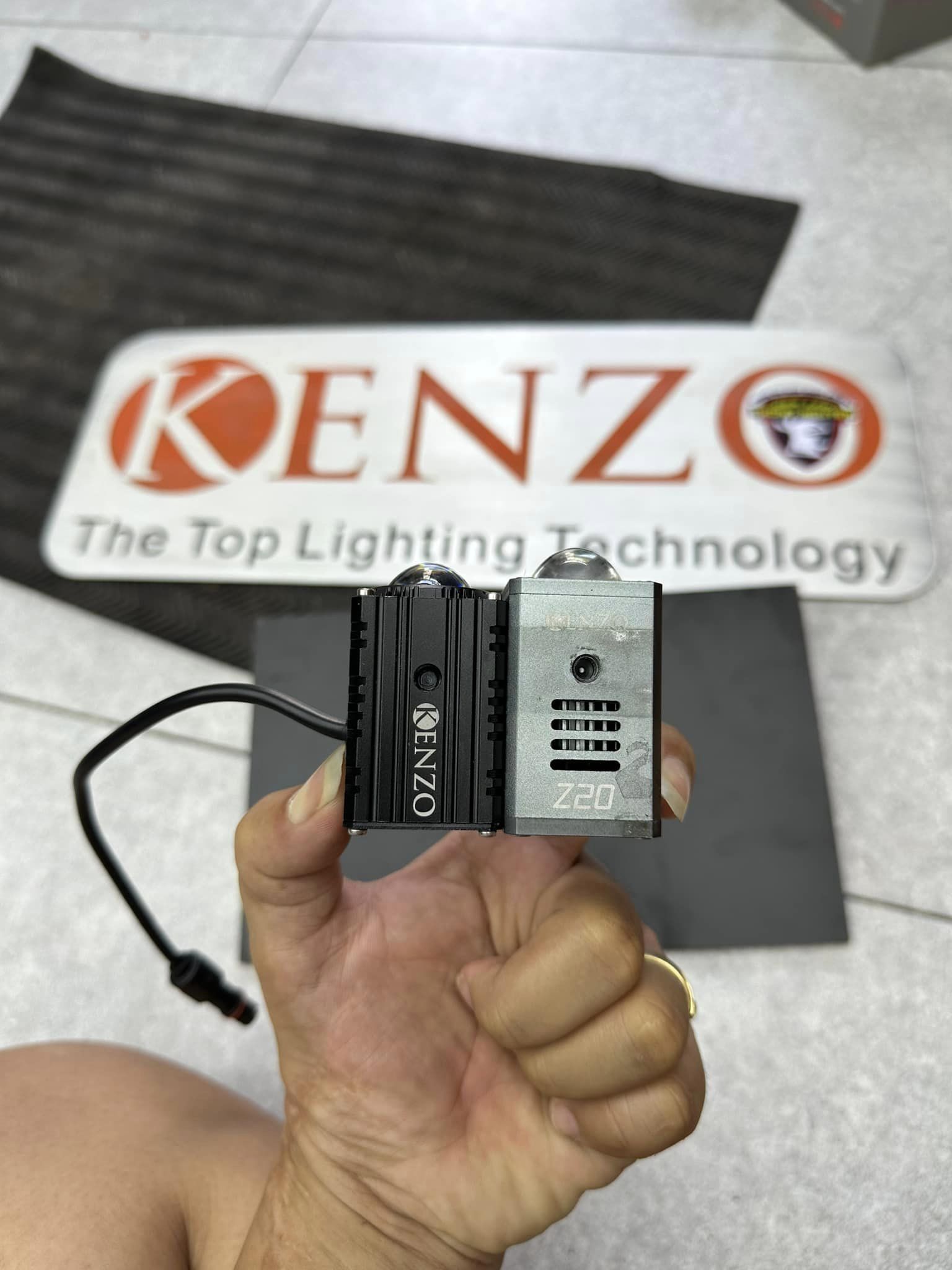 ĐÈN TRỢ SÁNG BI CẦU MINI KENZO Z20 (CHÍNH HÃNG) - PHIÊN BẢN 2024 ĐÈN TRỢ SÁNG BI CẦU MINI KENZO Z20 (CHÍNH HÃNG) - PHIÊN BẢN 2024