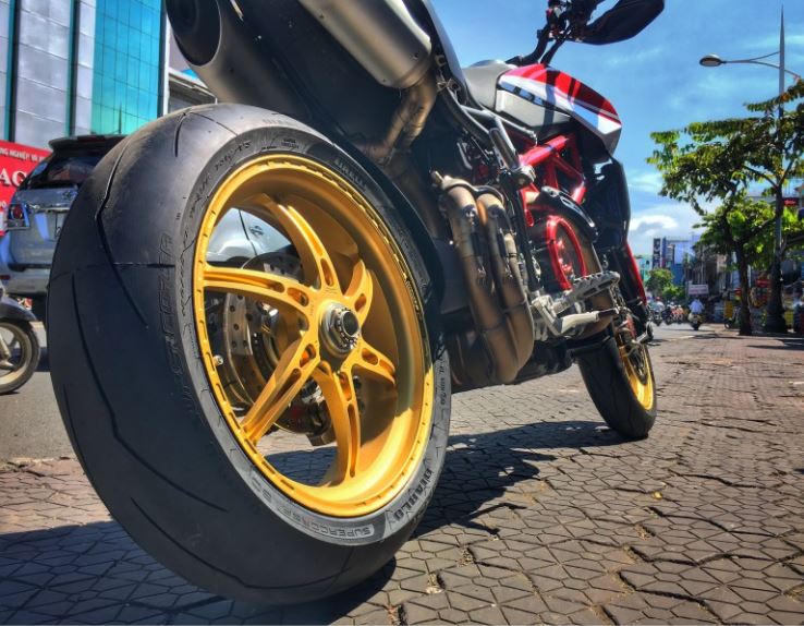 LỐP PIRELLI DIABLO SUPERCORSA V3 LỐP PIRELLI DIABLO SUPERCORSA V3