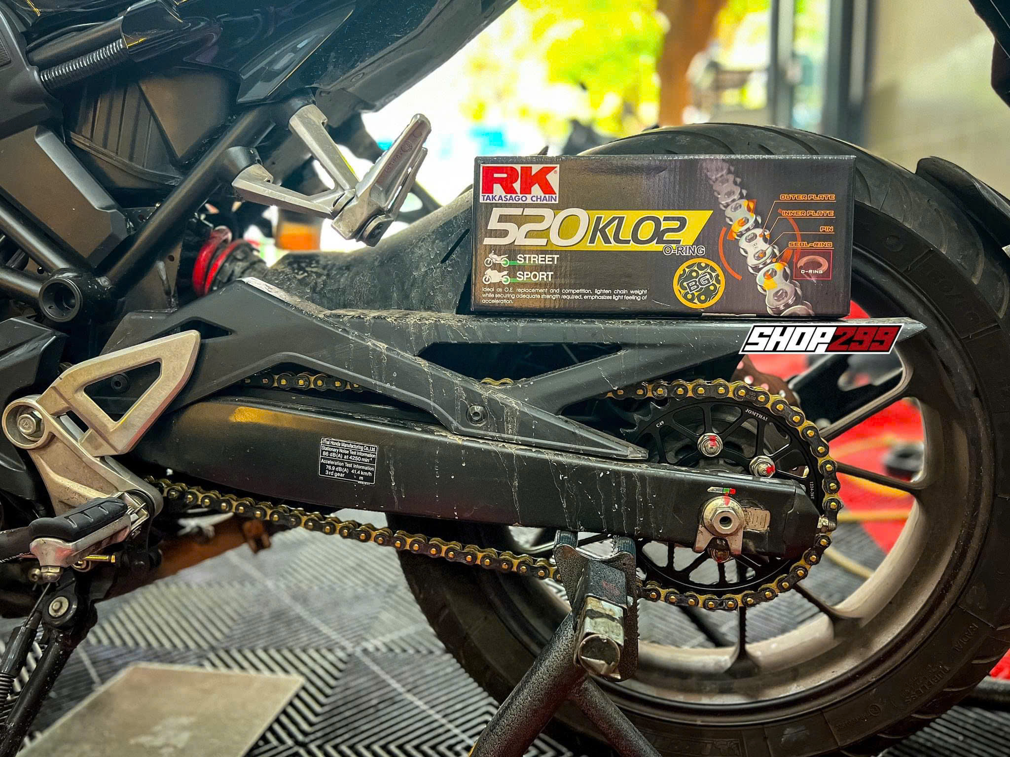 COMBO NHÔNG SÊN DĨA CHO HONDA CB300R (NHÔNG DĨA JOMTHAI + SÊN RK 520 KLO2 VÀNG ĐEN) COMBO NHÔNG SÊN DĨA CHO HONDA CB300R (NHÔNG DĨA JOMTHAI + SÊN RK 520 KLO2 VÀNG ĐEN)