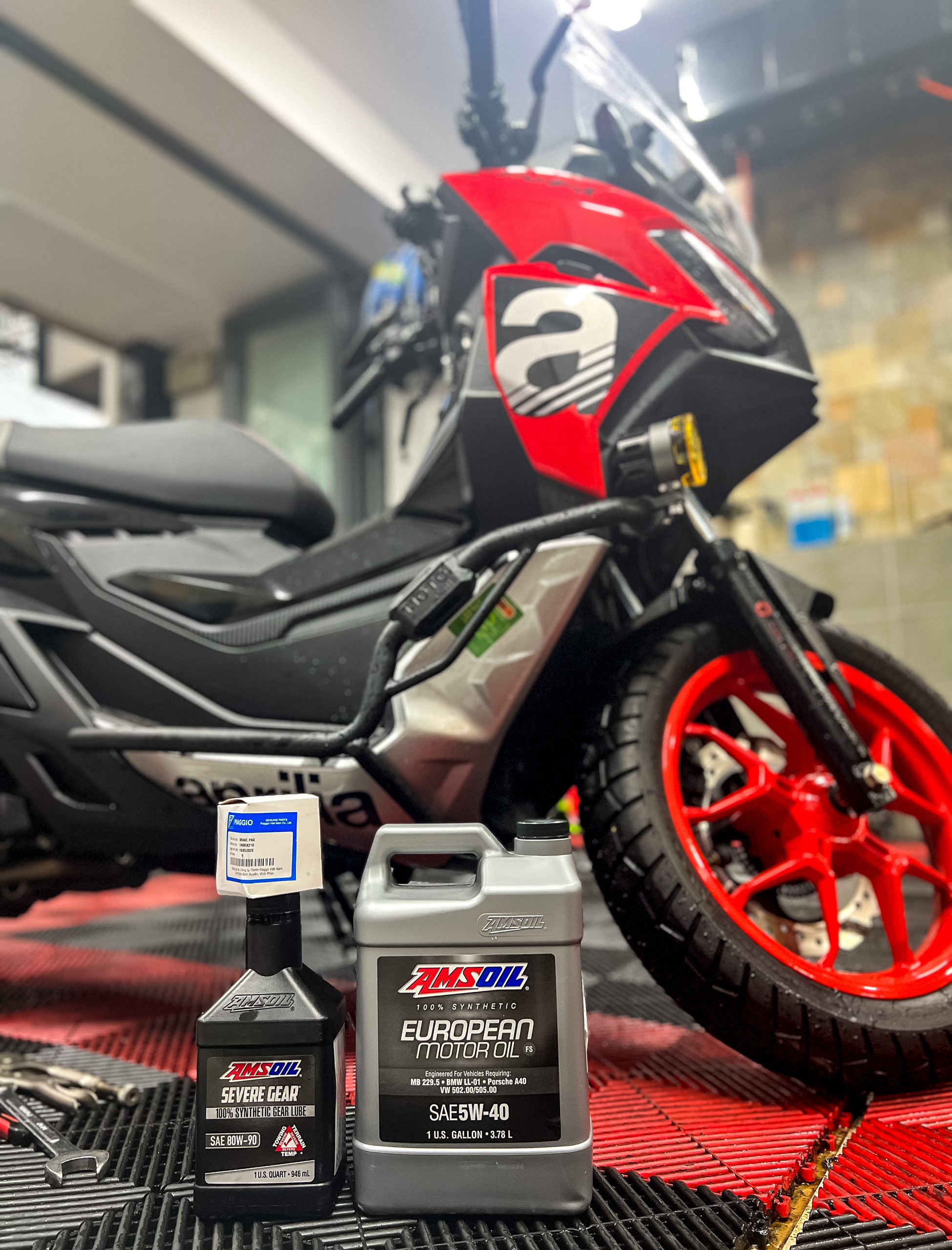 AMSOIL SEVERE GEAR® 80W90 100% SYNTHETIC GEAR LUBE AMSOIL SEVERE GEAR® 80W90 100% SYNTHETIC GEAR LUBE