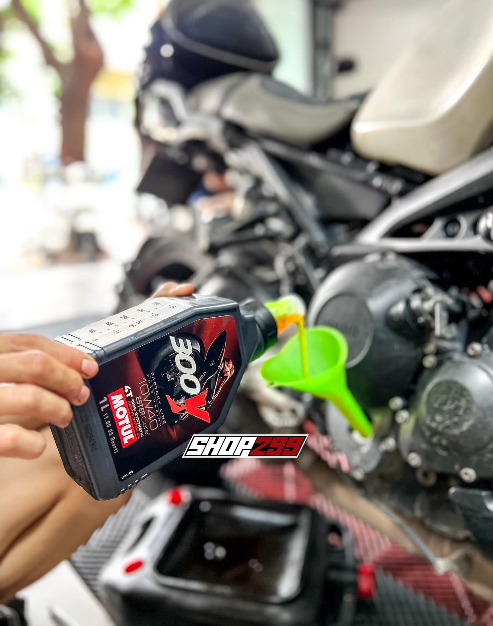 NHỚT MOTUL 300V 10W40 TEM 3 LỚP NHẬP PHÁP NHỚT MOTUL 300V 10W40 TEM 3 LỚP NHẬP PHÁP