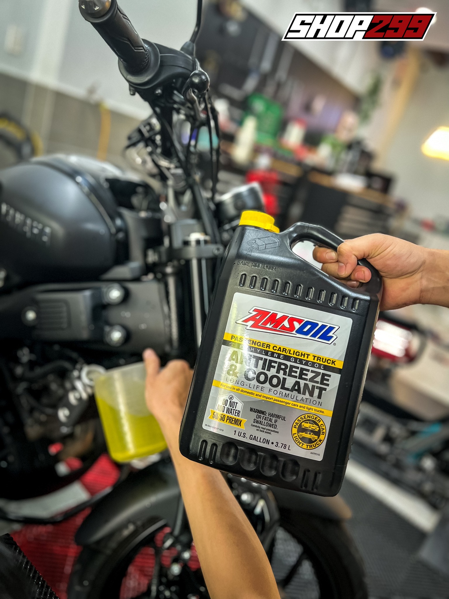 NƯỚC LÀM MÁT AMSOIL PASSENGER CAR & LIGHT TRUCK ANTI FREE & COOLANT - 3.78L NƯỚC LÀM MÁT AMSOIL PASSENGER CAR & LIGHT TRUCK ANTI FREE & COOLANT - 3.78L