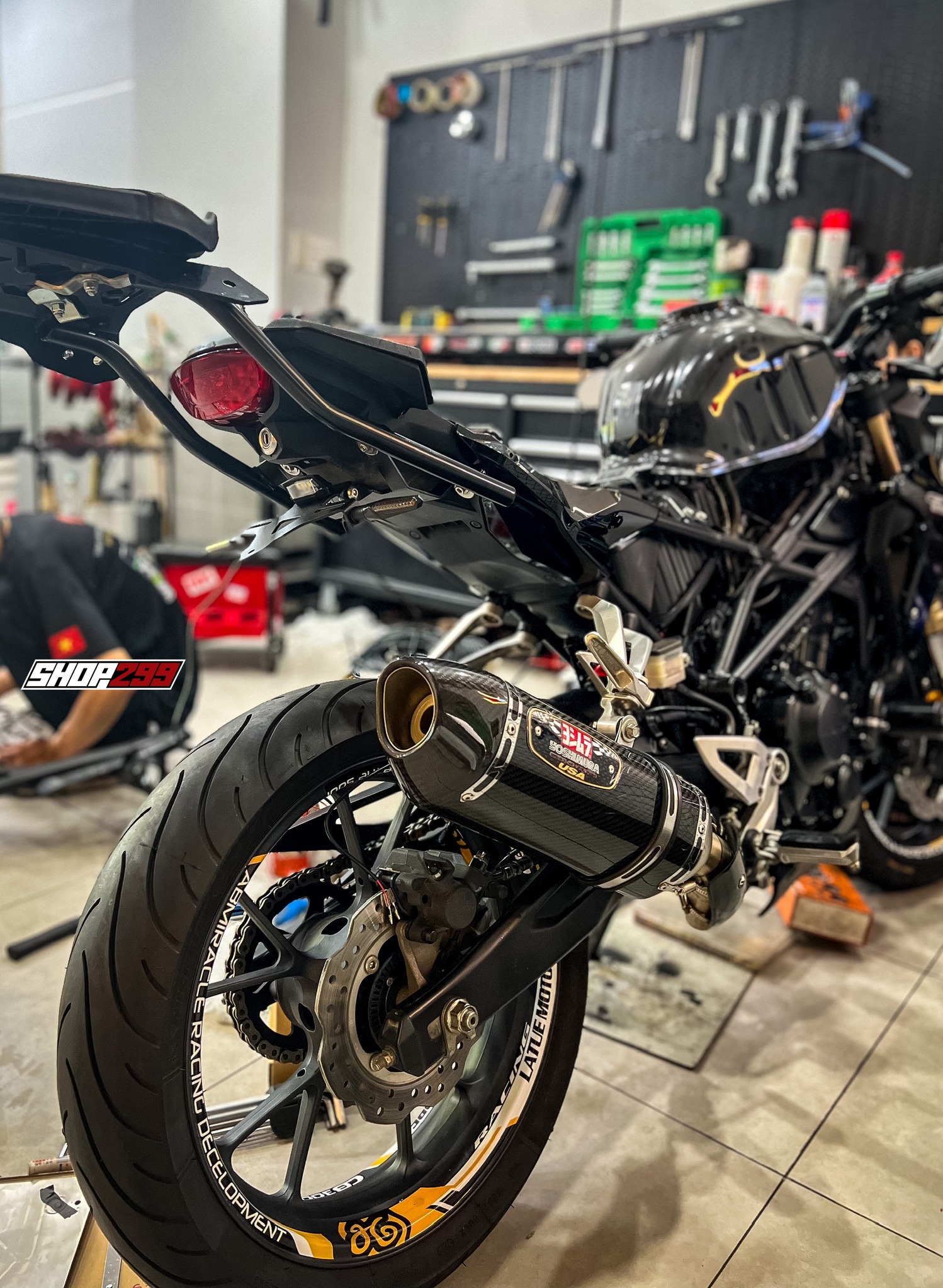 PAD BIỂN SỐ GẬP CHO HONDA CB150R / HONDA CB300R PAD BIỂN SỐ GẬP CHO HONDA CB150R / HONDA CB300R