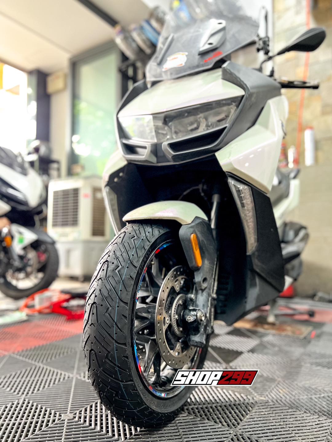 BMW C400GT lắp lốp Pirelli Angel Scooter BMW C400GT lắp lốp Pirelli Angel Scooter
