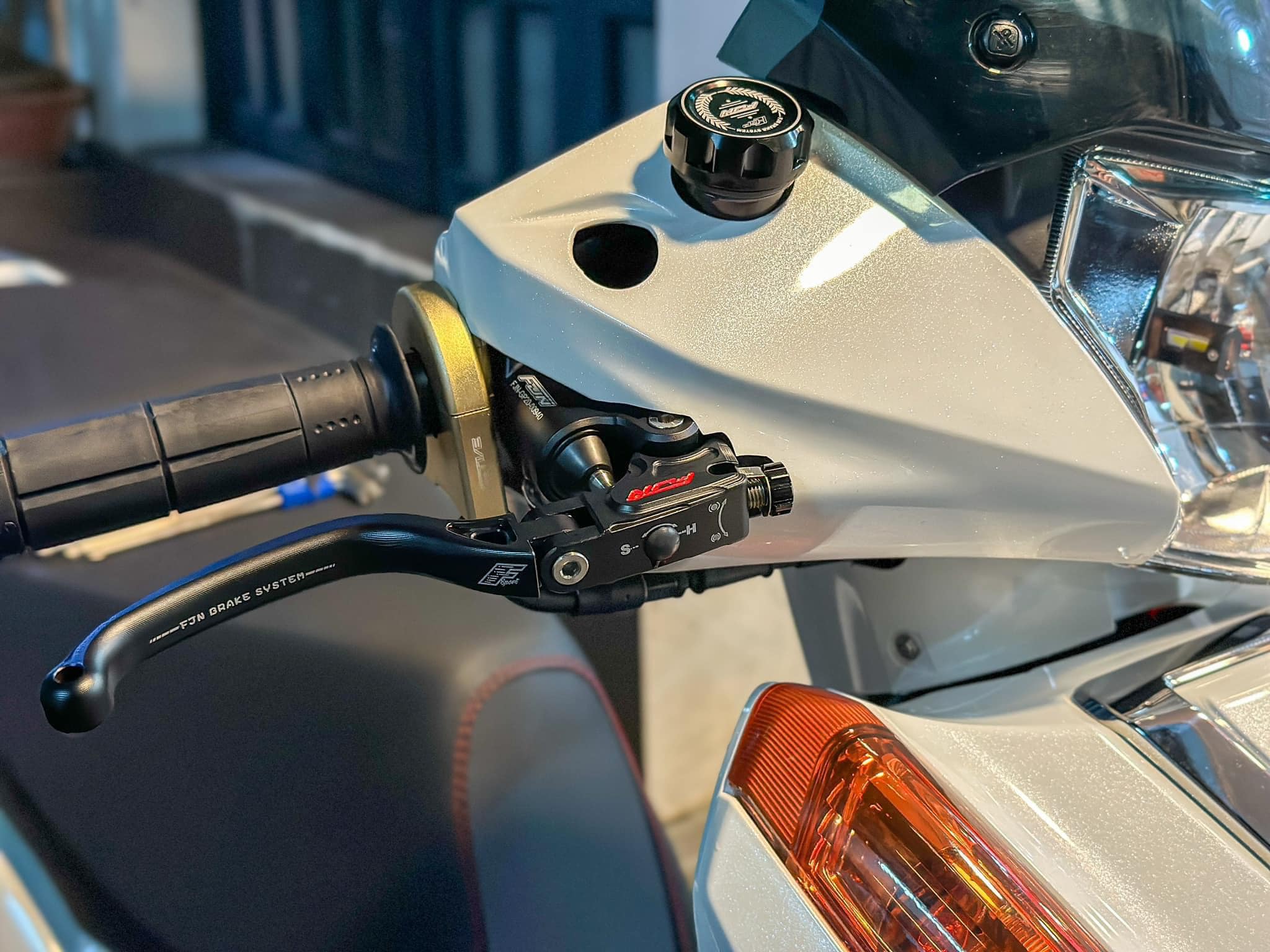 TAY THẮNG BÌNH DẦU RỜI FJN GP-20 CHÍNH HÃNG - MÀU ĐEN TAY THẮNG BÌNH DẦU RỜI FJN GP-20 CHÍNH HÃNG - MÀU ĐEN