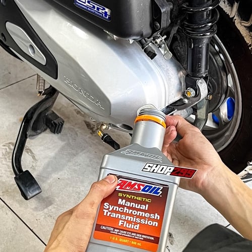NHỚT HỘP SỐ SÀN AMSOIL 100% SYNTHETIC MANUAL SYNCHROMESH 70W80 GL-4 - 946ML