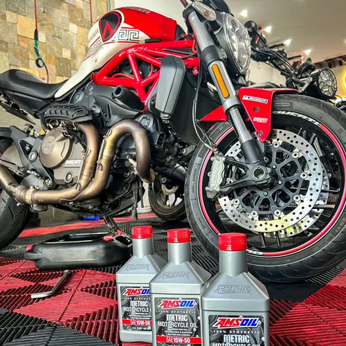 NHỚT AMSOIL METRIC 15W-50 - Quart (946ml)