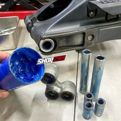 MỠ KHÁNG NƯỚC AMSOIL 100% SYNTHETIC WATER - RESISTANT GREASE - 397GRAM