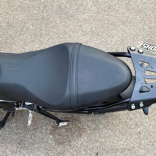 BAGA ĐẾ NHÔM B-TECH CHO TRIUMPH TRIDENT 660