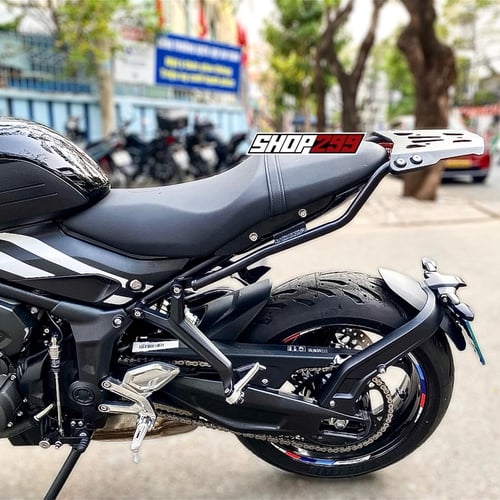 BAGA ĐẾ NHÔM B-TECH CHO TRIUMPH TRIDENT 660
