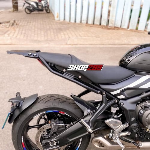 BAGA ĐẾ NHÔM B-TECH CHO TRIUMPH TRIDENT 660