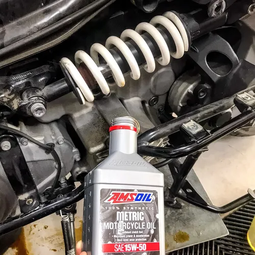NHỚT AMSOIL METRIC 15W-50 - Quart (946ml)