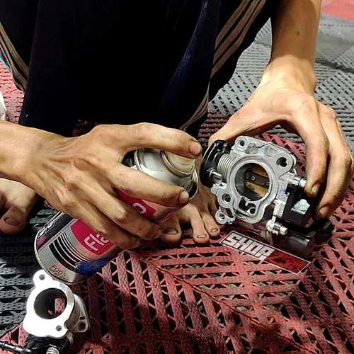 CHAI XỊT VỆ SINH BỘ CHẾ HÒA KHÍ / HỌNG XĂNG KIM PHUN - FLAMINGO CARBURETOR & CHOKE CLEANER (F005) 450ML