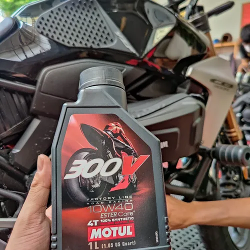 NHỚT MOTUL 300V 10W40 TEM 3 LỚP NHẬP PHÁP